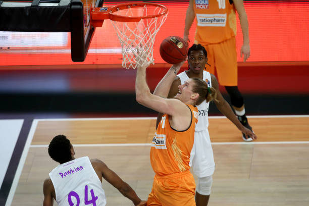 动正在打破 动正在打破