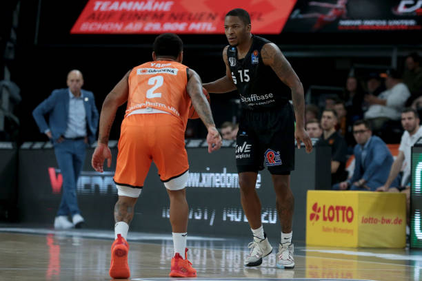 西蒙斯在中 西蒙斯在中