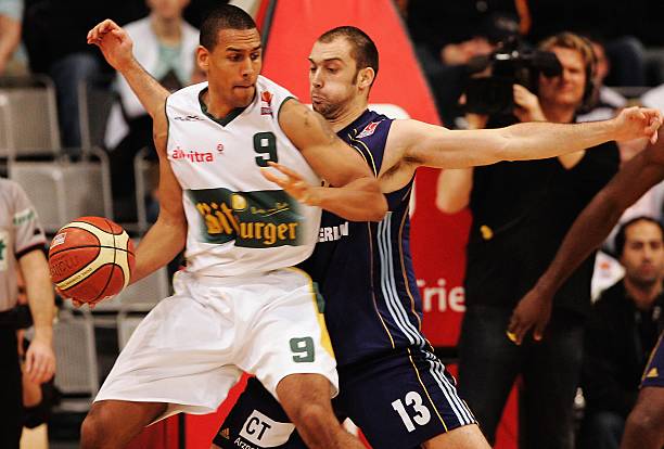 网球场上的 网球场上的